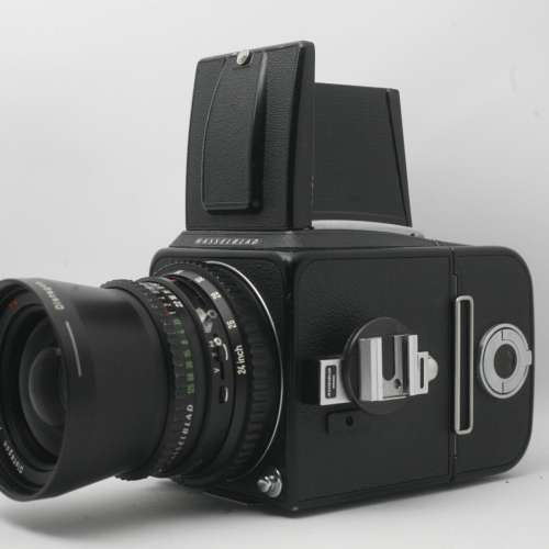 哈苏 500 CM 黑色相机，搭配 Distagon 60mm f3.5 镜头