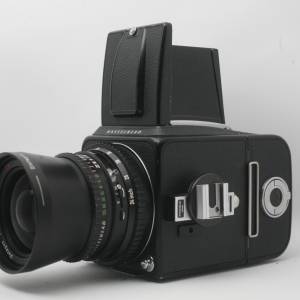 哈苏 500 CM 黑色相机，搭配 Distagon 60mm f3.5 镜头