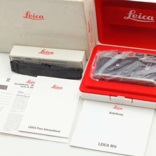 包装精美的徕卡 M6 Titan 钛金属相机，品质优良