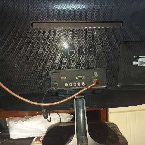 屯門良景輕鐵站交收 LG 個人電視 24MT46 24吋 LED 數碼電視 連遙控及底座