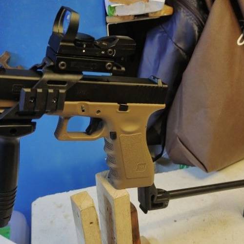 Glock17 突擊手槍, CQB 攻房利器