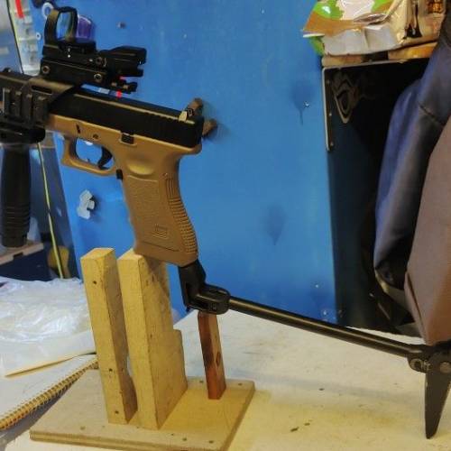 Glock17 突擊手槍, CQB 攻房利器