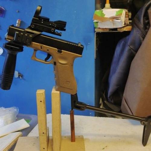 Glock17 突擊手槍, CQB 攻房利器