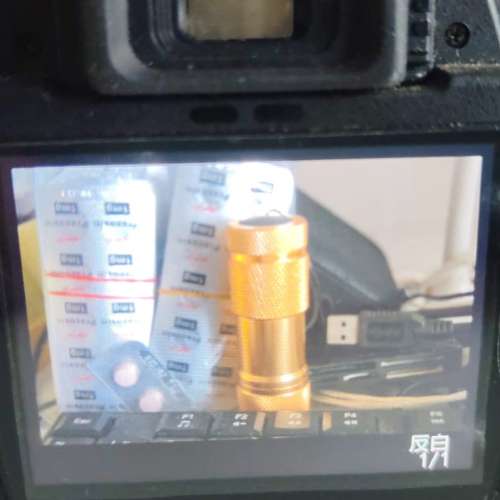 放已少用NIKON 60機連KIT鏡18-55mm3.5-5.6G II ED鏡連樂聲閃燈一套=$1200(不議)