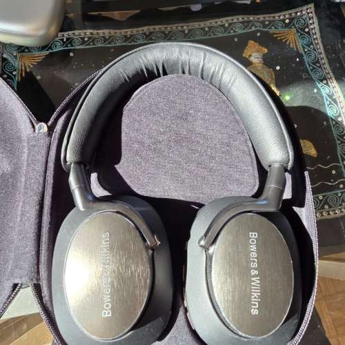 Bowers & Wilkins PX8 黑色 淨耳機 + 保護套