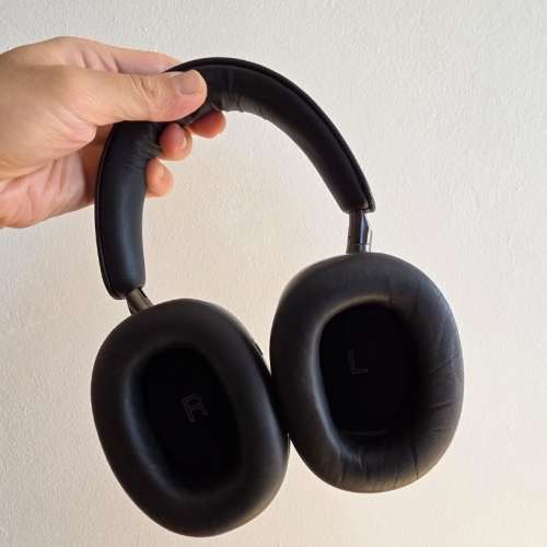 Bowers & Wilkins PX8 黑色 淨耳機 + 保護套