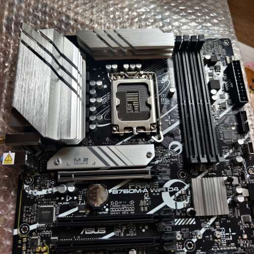 全新華碩B760MA wifi d4正常使用，在保內