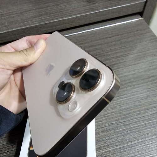 iPhone 16pro max 256gb,港行電96，金色鈦金屬，冇修冇拆全套齊！6880不議