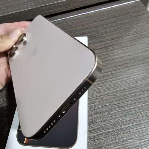 iPhone 16pro max 256gb,港行電96，金色鈦金屬，冇修冇拆全套齊！6880不議