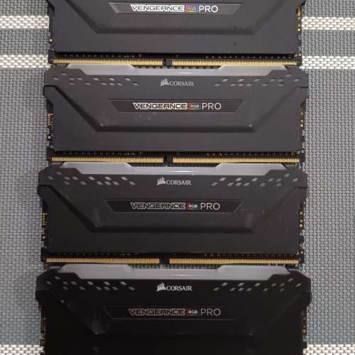 Corsair Veageance PRO RGB DRR4 2666 32G (8G x 4)