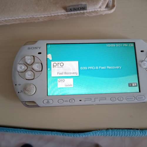 85%新 psp 2000 型號 跟 8G Memory Card 和火牛同遊戲機套