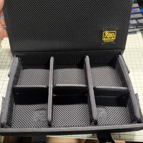 VanNuys 皮製耳機收納盒 (6格）