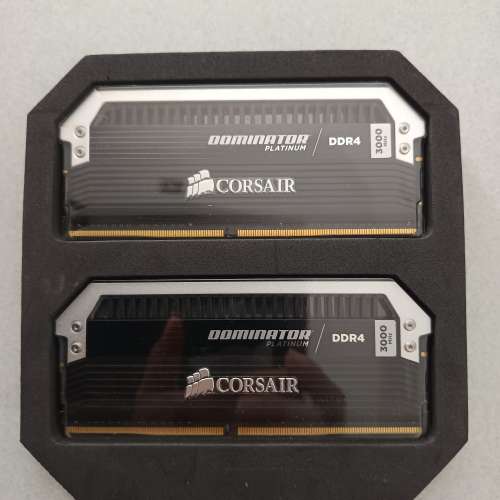 CORSAIR DOMINATOR PLATINUM 32GB (2 x 16GB) DDR4 DRAM 3000MHz C15 (32G Kit)