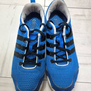 Adidas 藍色跑鞋