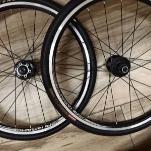 適合KHS,Q2 Quasar 451 輪組，配備 Kenda 外胎。