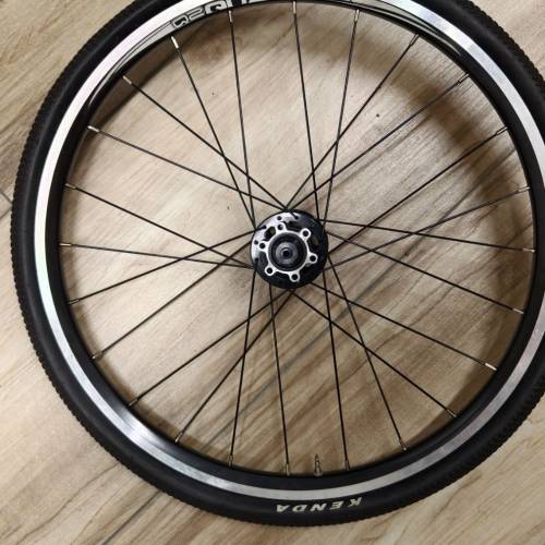 適合KHS,Q2 Quasar 451 輪組，配備 Kenda 外胎。