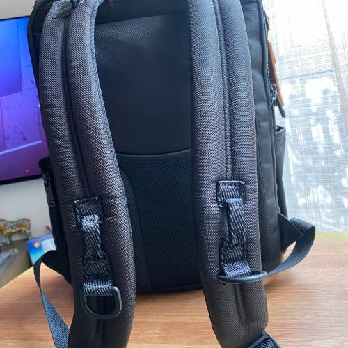 95% 新 Tumi Thornhill 背囊