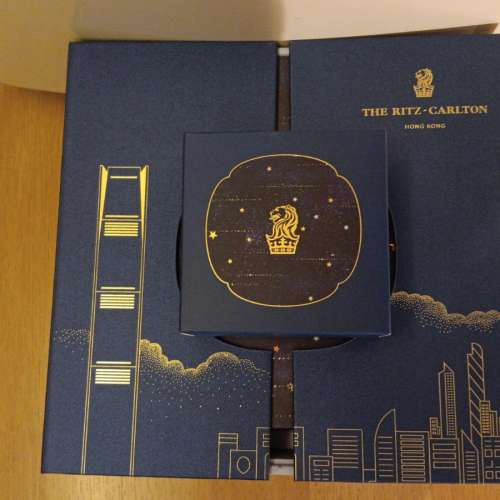 香港麗思卡爾頓酒店「星。月」迷你蛋黃奶黃月餅 ( 1 個 )+ 禮盒 - $50