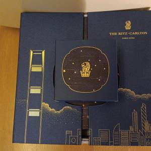 香港麗思卡爾頓酒店「星。月」迷你蛋黃奶黃月餅 ( 1 個 )+ 禮盒 - $50