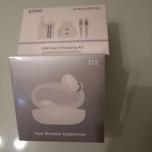 全新 "ITFIT" FAST CHARGING KIT & WIRELESS EARPHONES (unopened)