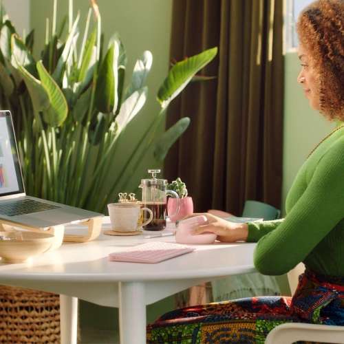 Logitech Lift Vertical Ergonomic Wireless Mouse 羅技人體工學垂直滑鼠,全新原裝水...