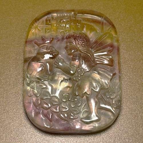 (不設面交)螢石天使與青蛙雕刻牌(吊墜孔) Fluorite Carved Pendant