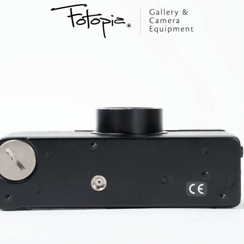 || Leica Minilux - Black; Summarit 40mm f/2.4 Lens with soft case ||