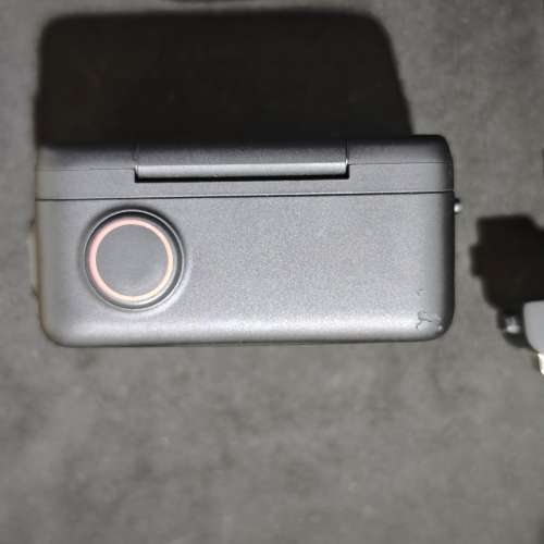 Insta360 GO 3 連腳架 保護套 USB線 鏡片有明顯花痕  功能全正常 送記憶卡 冇盒冇單...