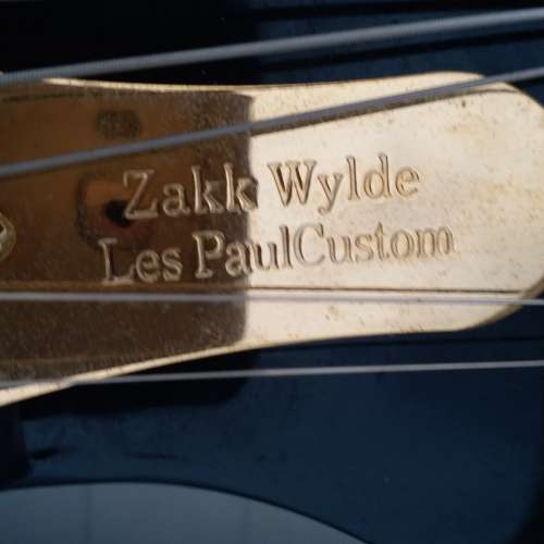 高擋 Gibson. 電吉他