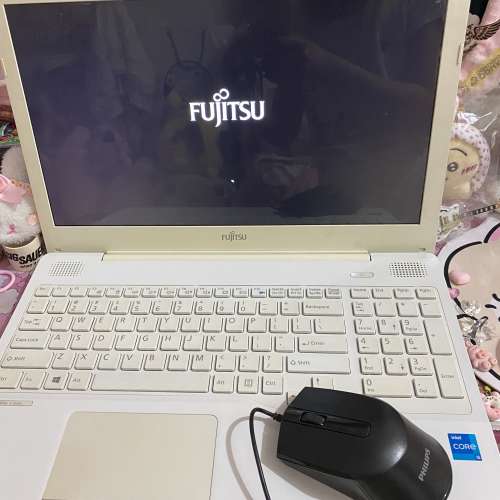 ♡Fujitsu 珍珠白色Notebook AH556 i5-6200、16G RAM  500Harddisk