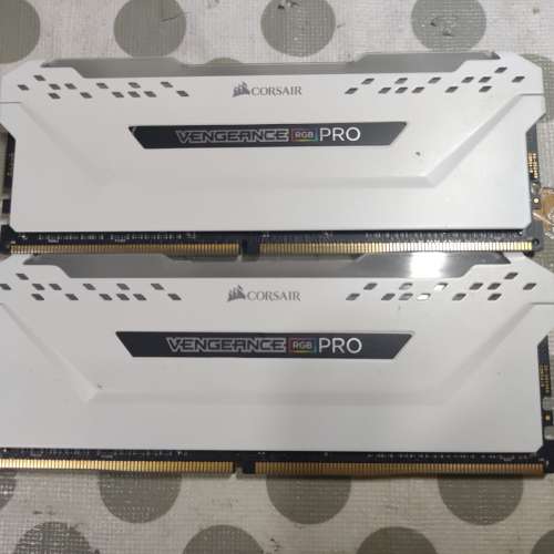 Corsair Vengeance RGB PRO 32GB Kit (2x16GB)  DDR4 3200 Desktop Ram 白色