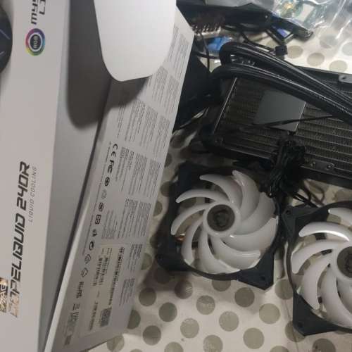 MSI MAG CORELIQUID 240R 水冷散熱器