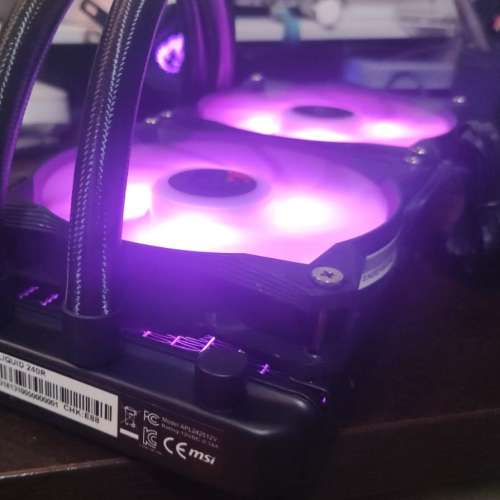 MSI MAG CORELIQUID 240R 水冷散熱器