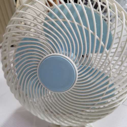 9吋風扇葉片7吋左右搖擺座枱掛牆壁床頭上均可，屯門良景取