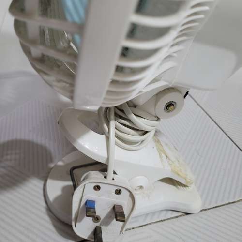 9吋風扇葉片7吋左右搖擺座枱掛牆壁床頭上均可，屯門良景取