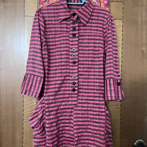 紅黑間條長袖裙