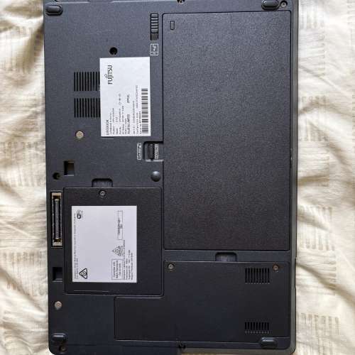 Fujitsu U727 12.5 inch FHD laptop pc
