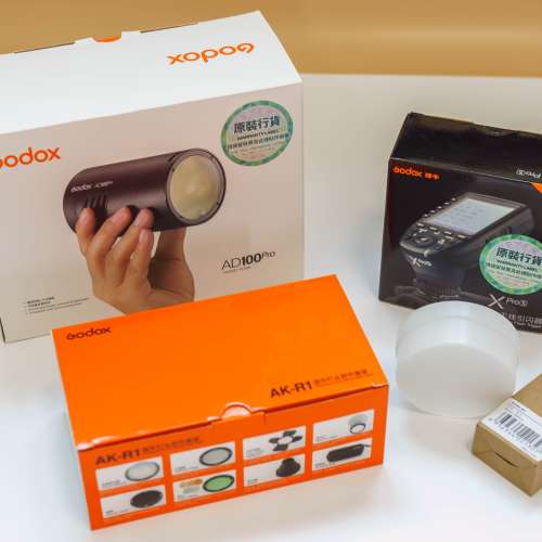 出售 神牛AD100Pro 輕巧型鋰電閃燈  + AK-R1 圓形燈頭附件 + WB100 鋰電池套裝  So...