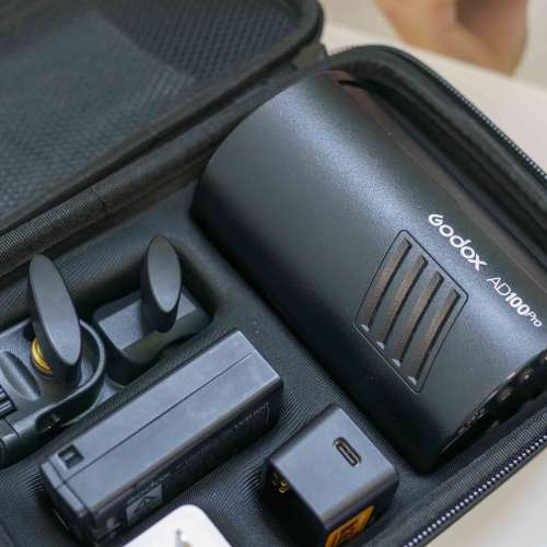 出售 神牛AD100Pro 輕巧型鋰電閃燈  + AK-R1 圓形燈頭附件 + WB100 鋰電池套裝  So...
