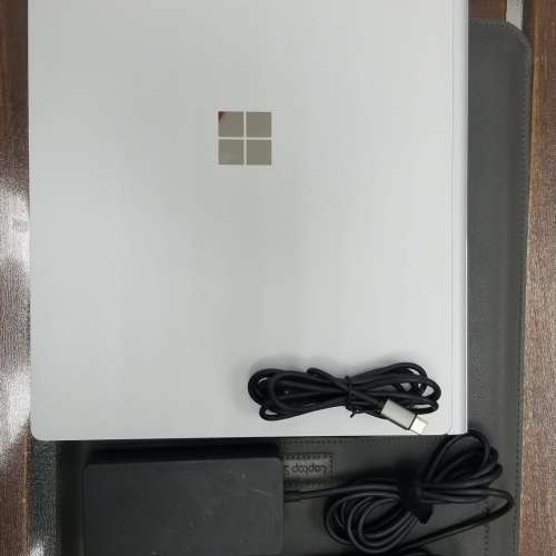 Surface book 2, i7 8650u, 16GB Ram, 256GB ssd, 15吋 獨顯 GTX 1060, 90%New (有筆)