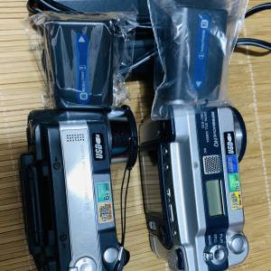 Sony DSC-S30 and DSC-S70