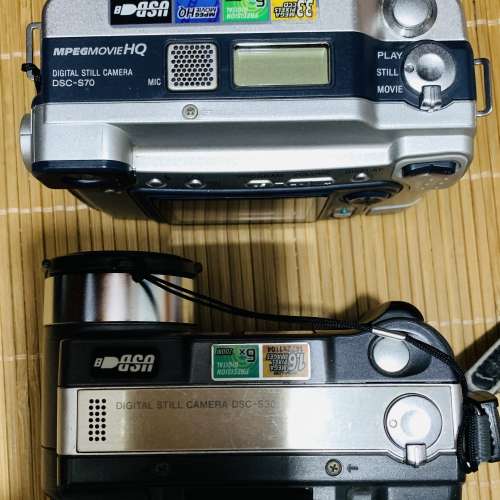 Sony DSC-S30 and DSC-S70