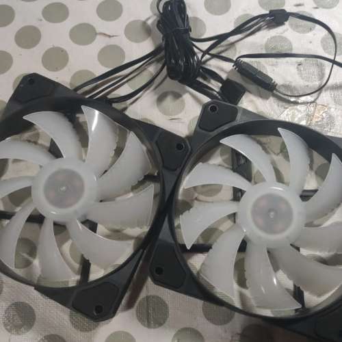MSI 12CM RGB 風扇兩把 跟螺絲