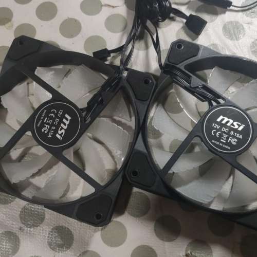 MSI 12CM RGB 風扇兩把 跟螺絲