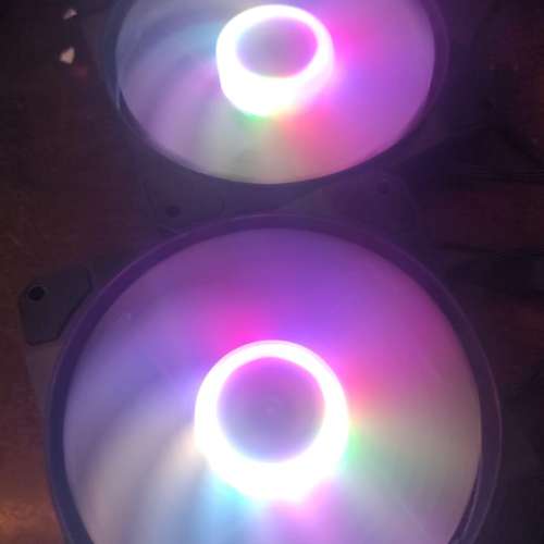 MSI 12CM RGB 風扇兩把 跟螺絲