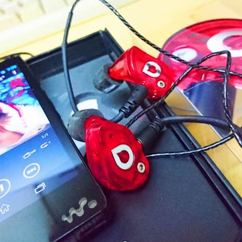 Sony Walkmam 隨機附送英國旗艦圈鐵