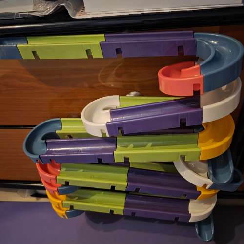 $40 85%新 牆吸 不倒翁 重力 滑梯 x 2 (不散賣)