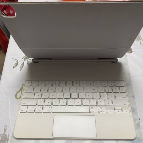 Apple Magic Keyboard 12.9