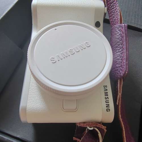 SamSung NX 300 - White - APS 2400 Mega pixel