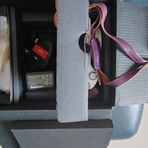 SamSung NX 300 - White - APS 2400 Mega pixel